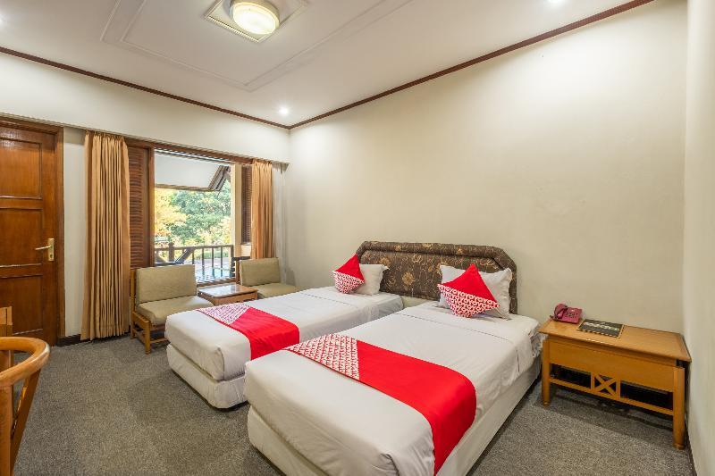 Capital O 1256 Sangga Buana Resort And Convention Hotel Cianjur Esterno foto