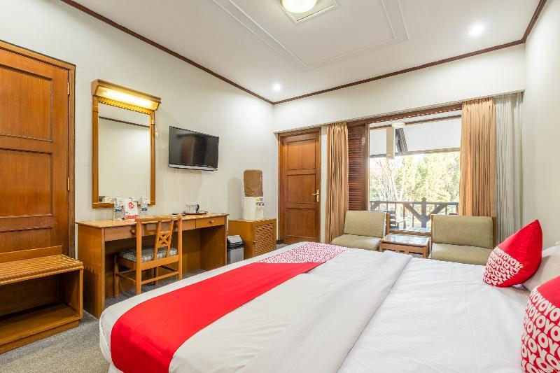 Capital O 1256 Sangga Buana Resort And Convention Hotel Cianjur Esterno foto