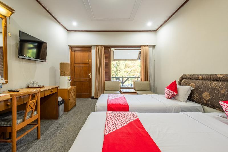 Capital O 1256 Sangga Buana Resort And Convention Hotel Cianjur Esterno foto